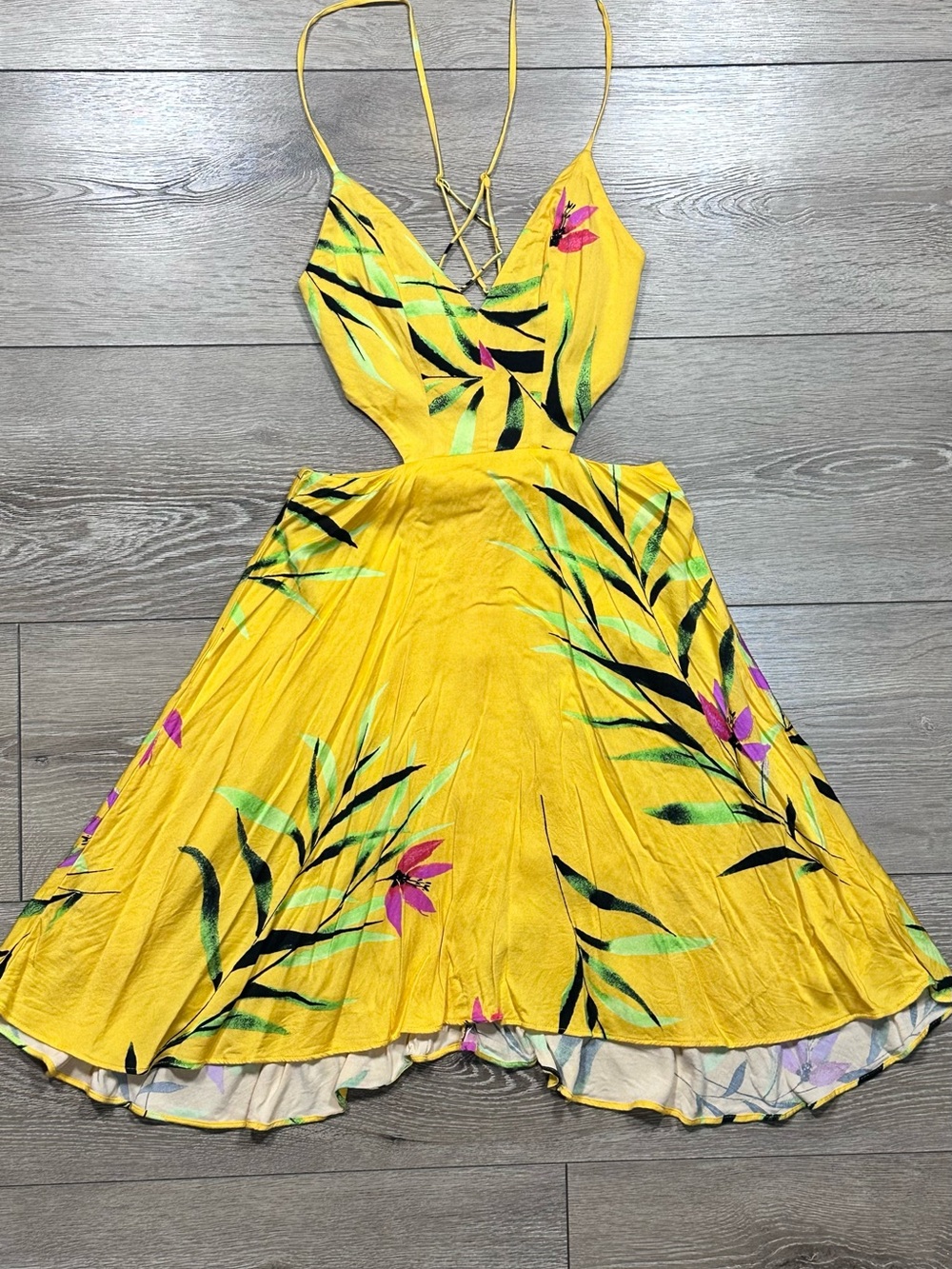 •SOLD• Urban Outfitters Yellow Tropical Floral Print Cut Out Mini Dress - Picture 7 of 16